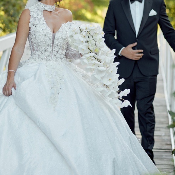 Wedding dress - Picture 2 of 2